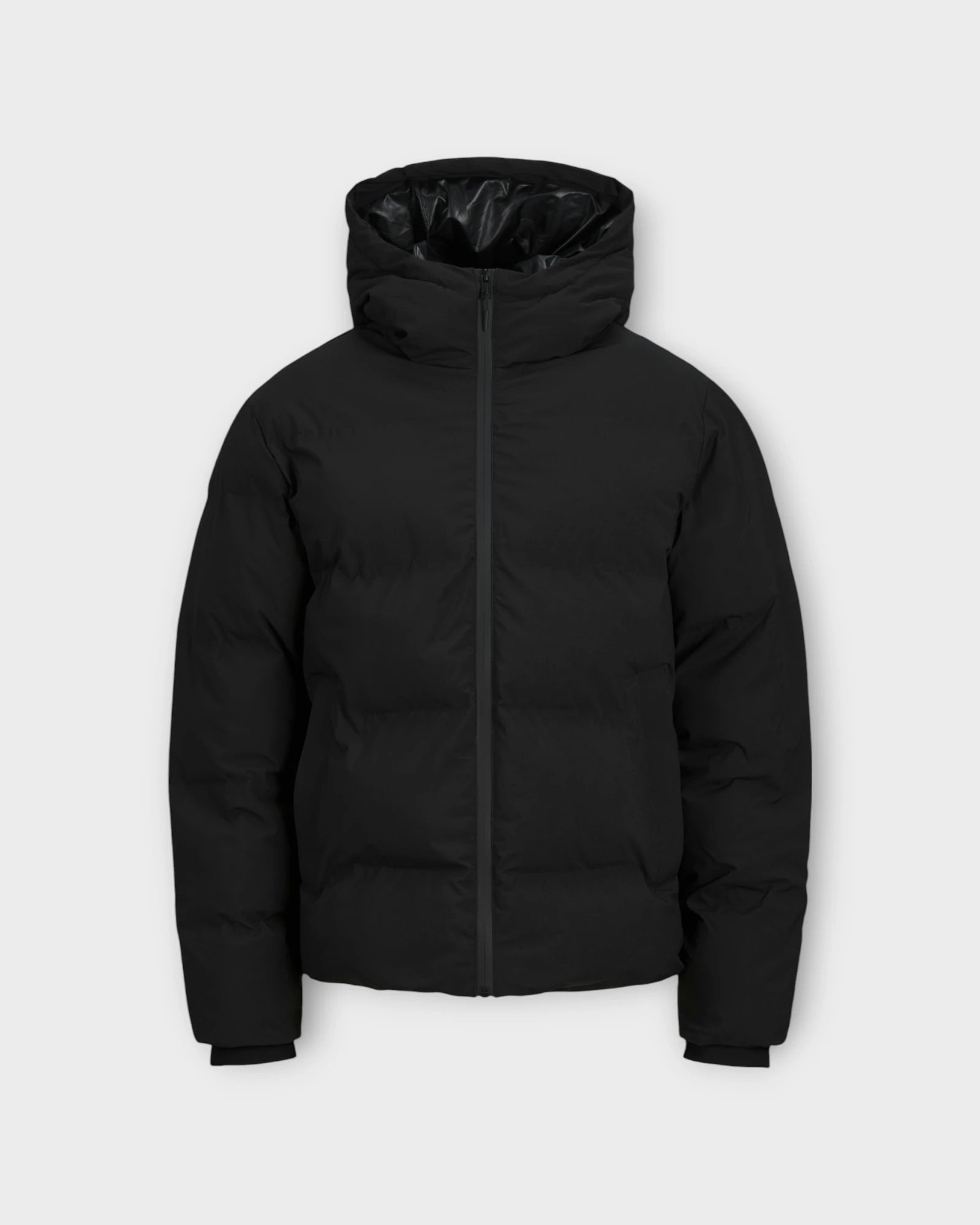 Payne Puffer Jacket Black - Sort Jack and Jones Vinterjakke til Herre - Julegaver til Ham 2024. Her set forfra.