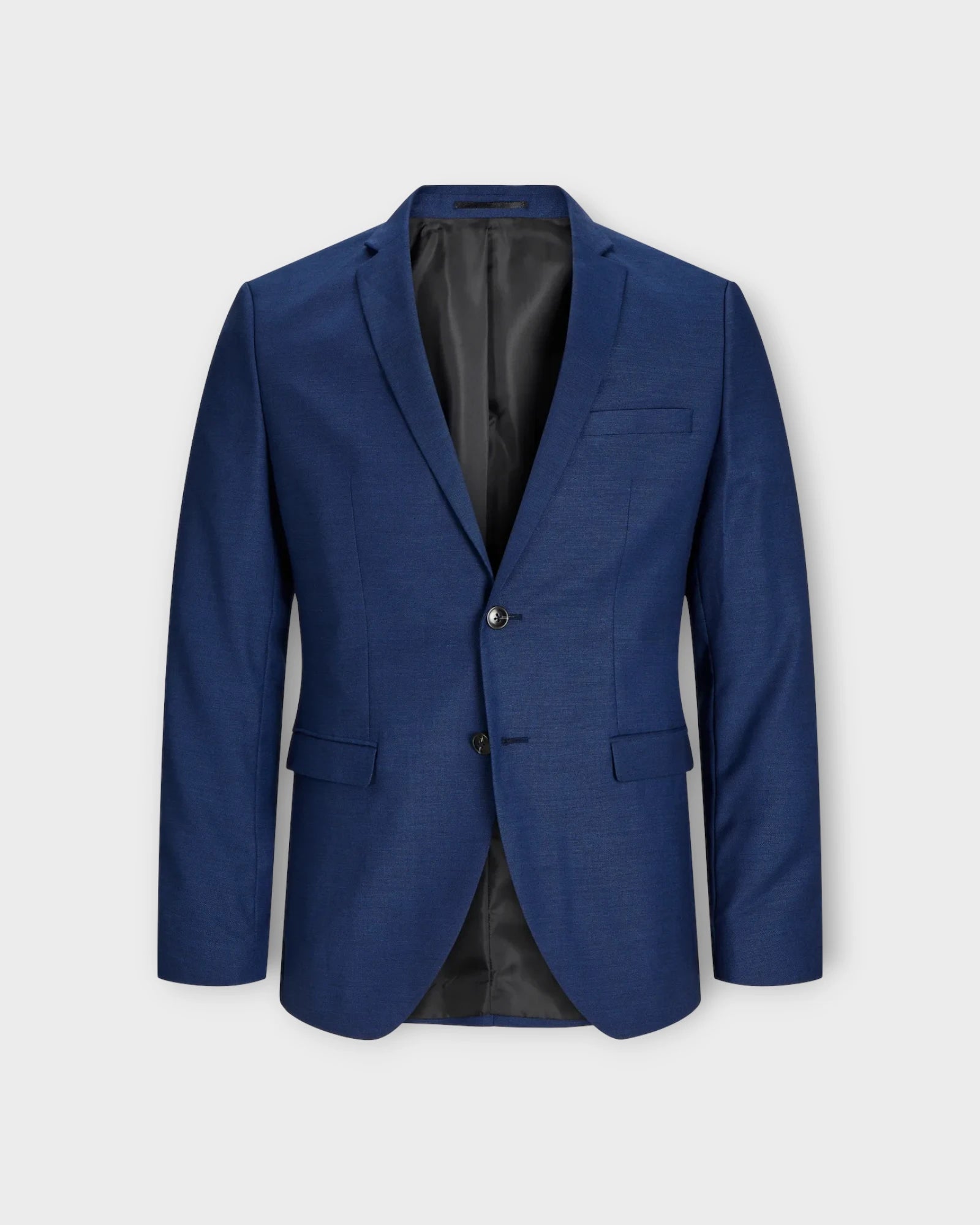 Solaris Blazer Medieval Blue - Mellem Blå Jack and Jones Blazer til Mænd -Konfirmationstøj 2025 - Konfirmand. Her set forfra.