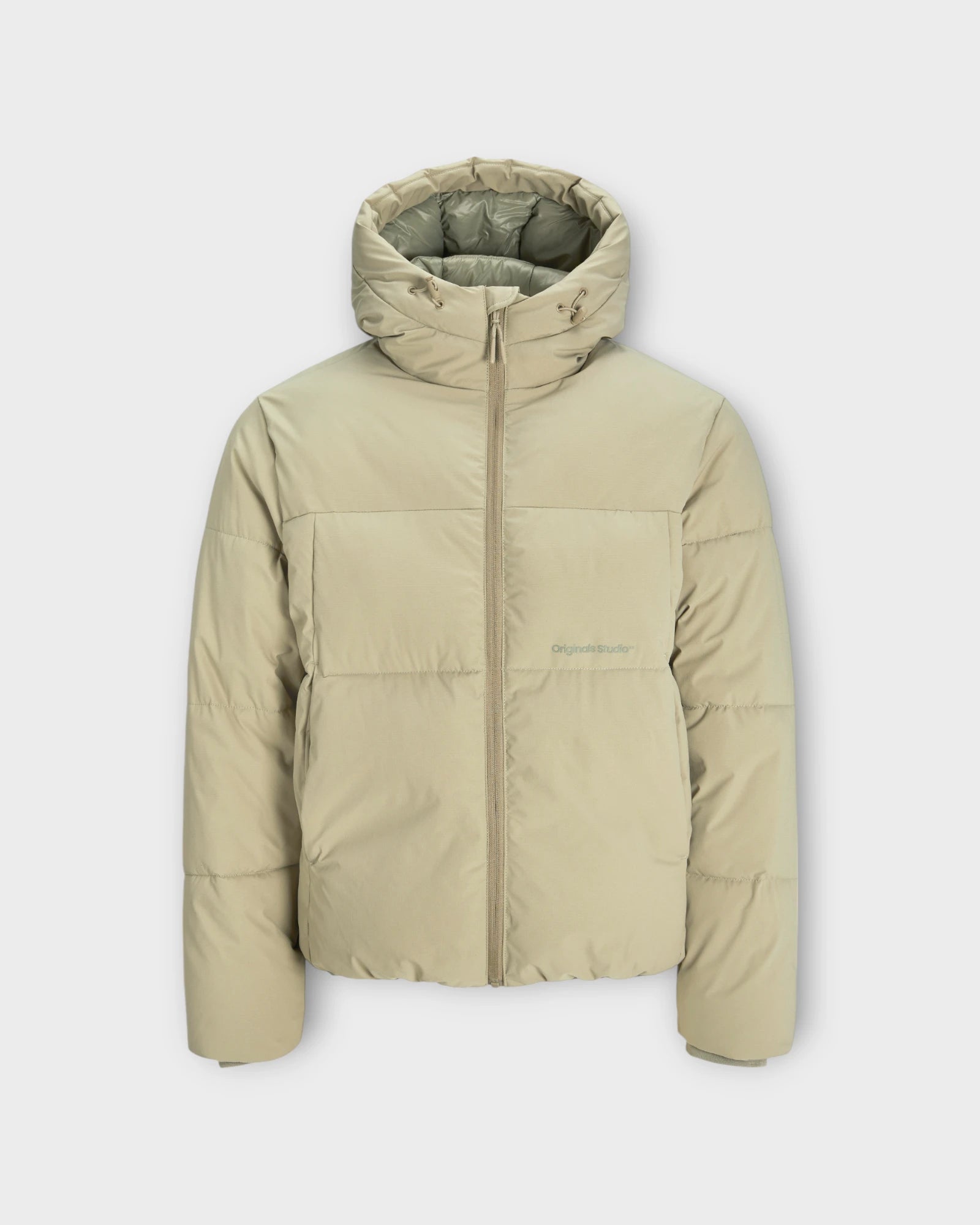 esterbro Puffer Jacket Silver Sage - Sandfarvet Jack and Jones Jakke til Mænd. Her set forfra.