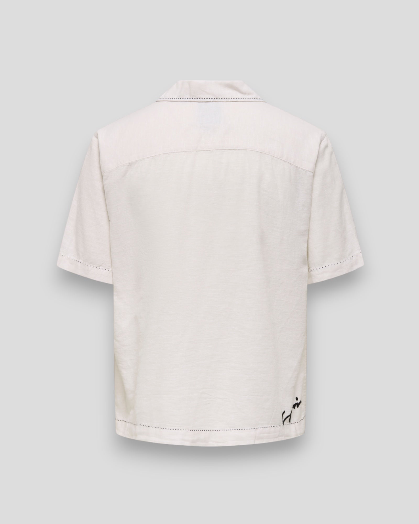 Hvid kortærmet herreskjorte med stilrent broderi – Only and Sons Resort Loose Shirt