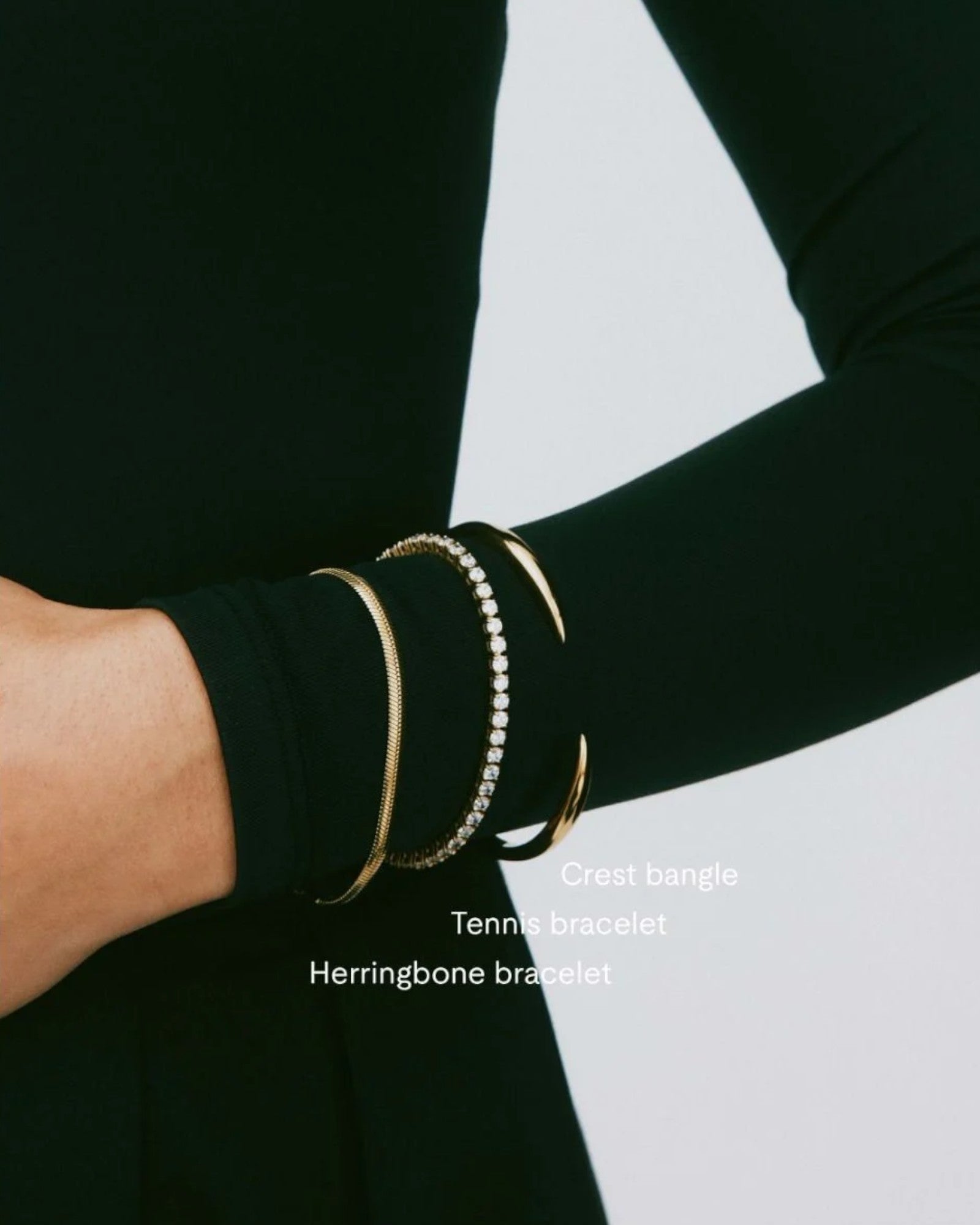 Guld Herringbone armbånd til damer fra Edblad Dame, elegant og glat med klassisk mønster, vist i nærbillede.