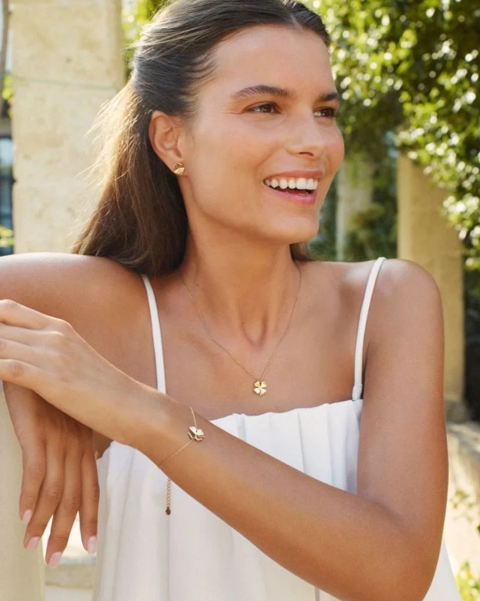 Guld Lucky Studs øreringe til kvinder fra Edblad Dame, elegante og enkle i guld med fine detaljer.