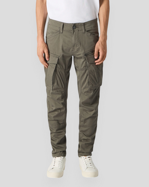 Grå G-STAR RAW Rovic Zip 3D Regular Tapered træningsbukser, vist på model. Komfortable sportstights til hverdag.