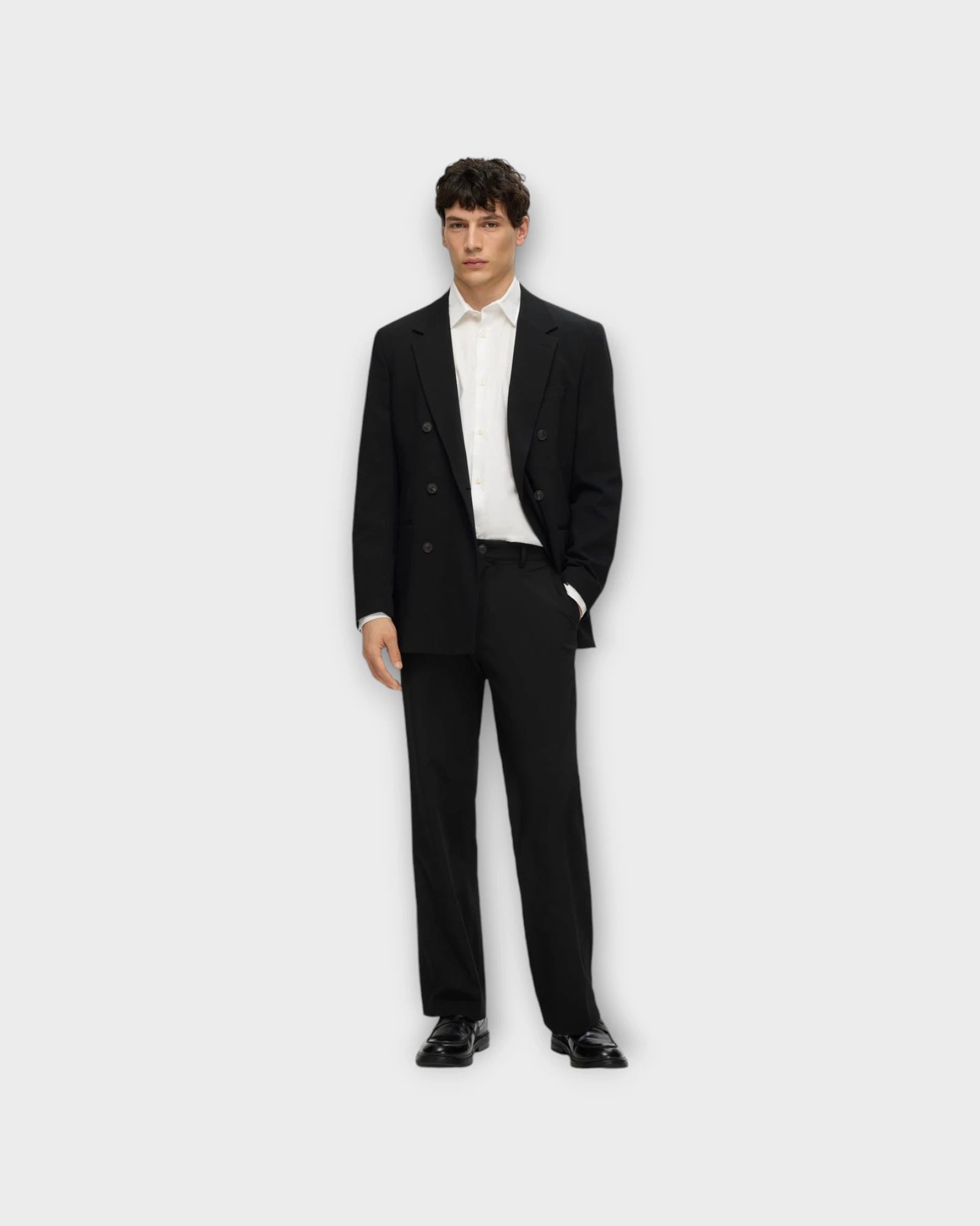 Loose Liam 220 Trousers Black - Sorte Baggy Selected Homme Suit Pants. Her set på model forfra.