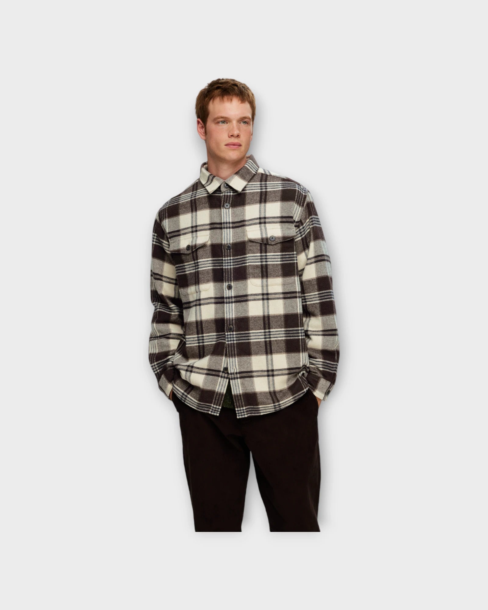 Mason-Pablo Check Overshirt Pure Cashmere/Checks - Ternet Selected Herre Overshirt. Her set på model i closeup.