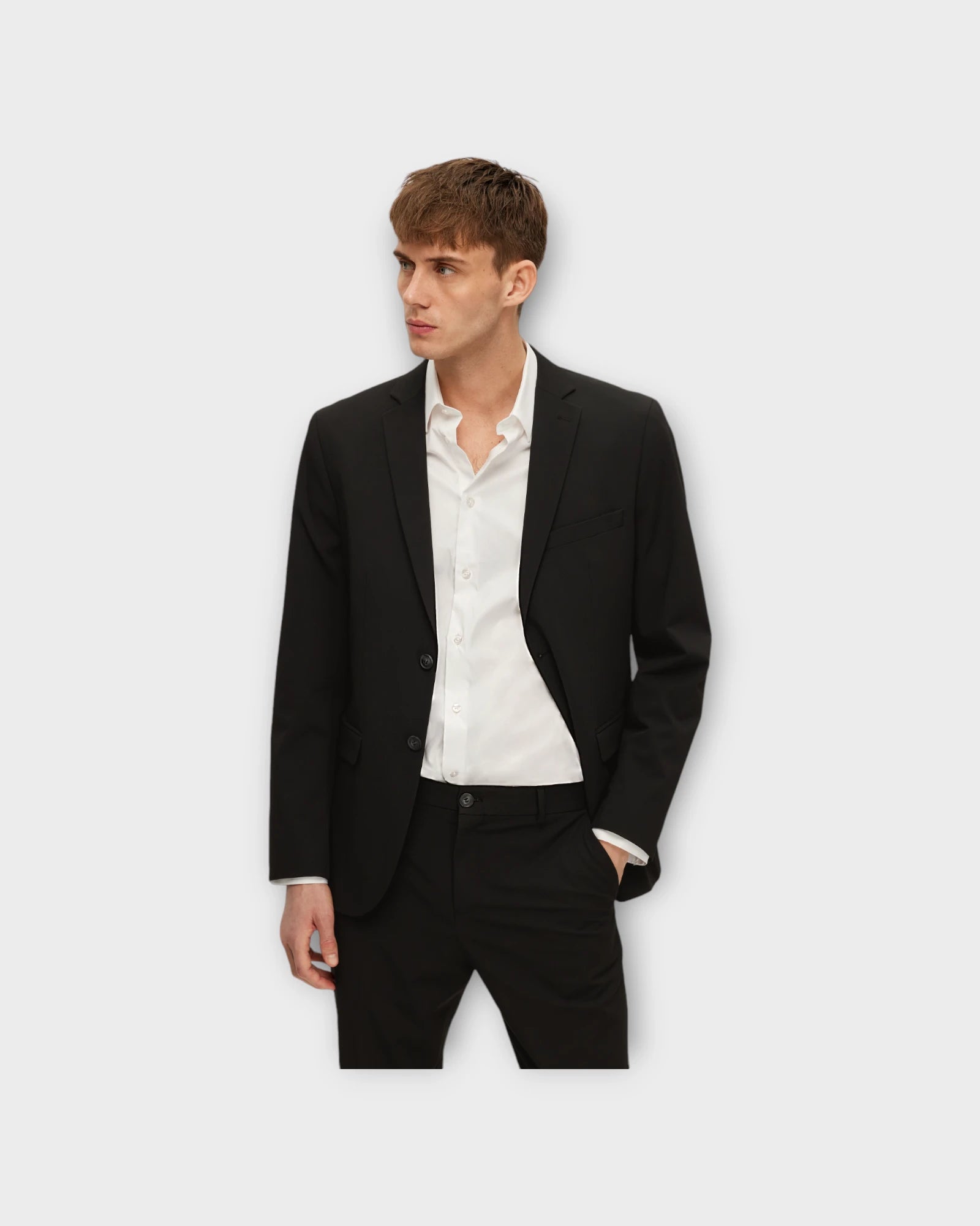 Slim Liam Blazer Flex Black - Sort Selected Homme Slim Fit Herre Blazer . Her set på model i closeup.