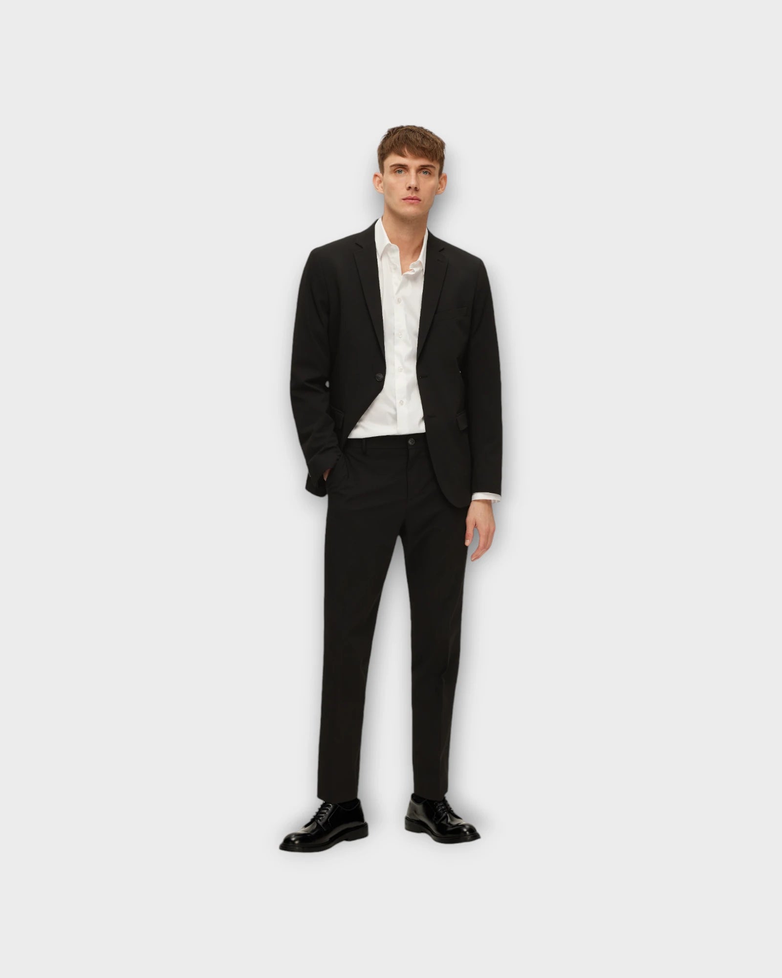 Slim Liam Blazer Flex Black - Sort Selected Homme Slim Fit Herre Blazer . Her set på model forfra.