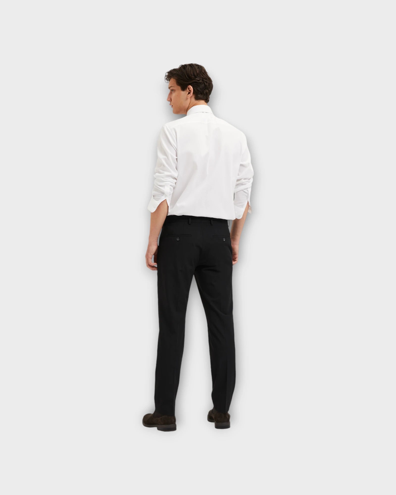 Slim Liam TRS Flex Black - Sorte Selected Homme Habit Bukser til Mænd. Her set på model bagfra.