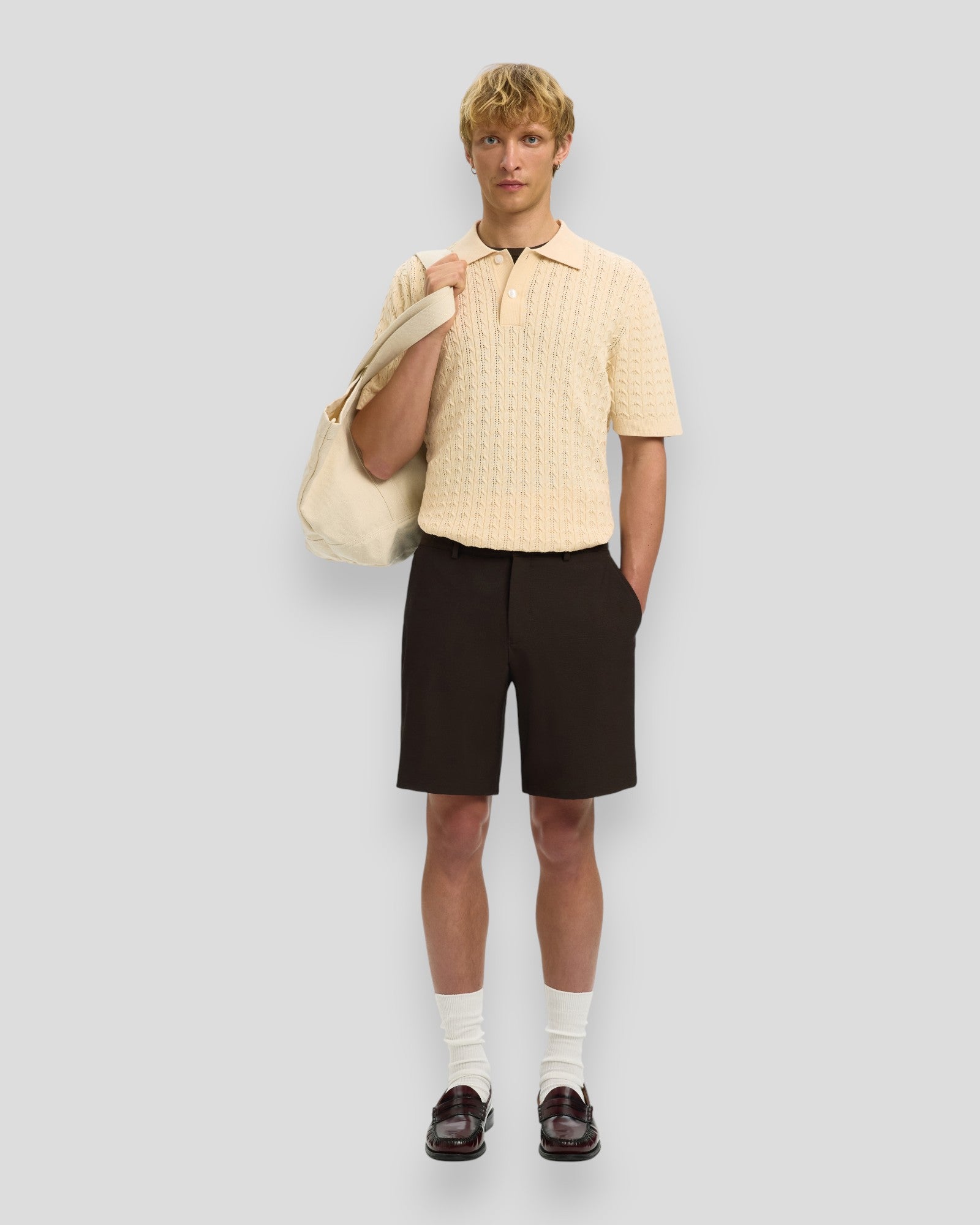 Selected Mattis SS Cable Polo i angora, nærbillede af den bløde, strikkede polo med kabelmønster og klassisk pasform.
