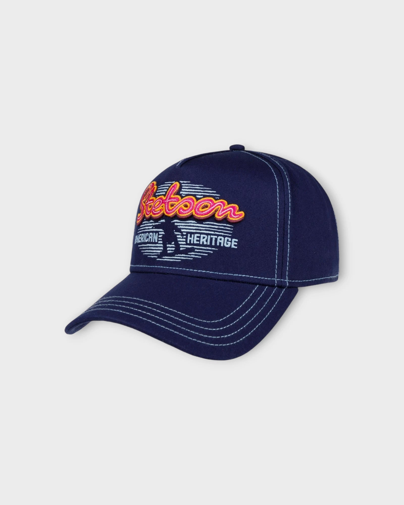 Trucker Cap Neon Wordmark Navy - Blå Stetson Trucker Cap til Mænd. Her set forfra.