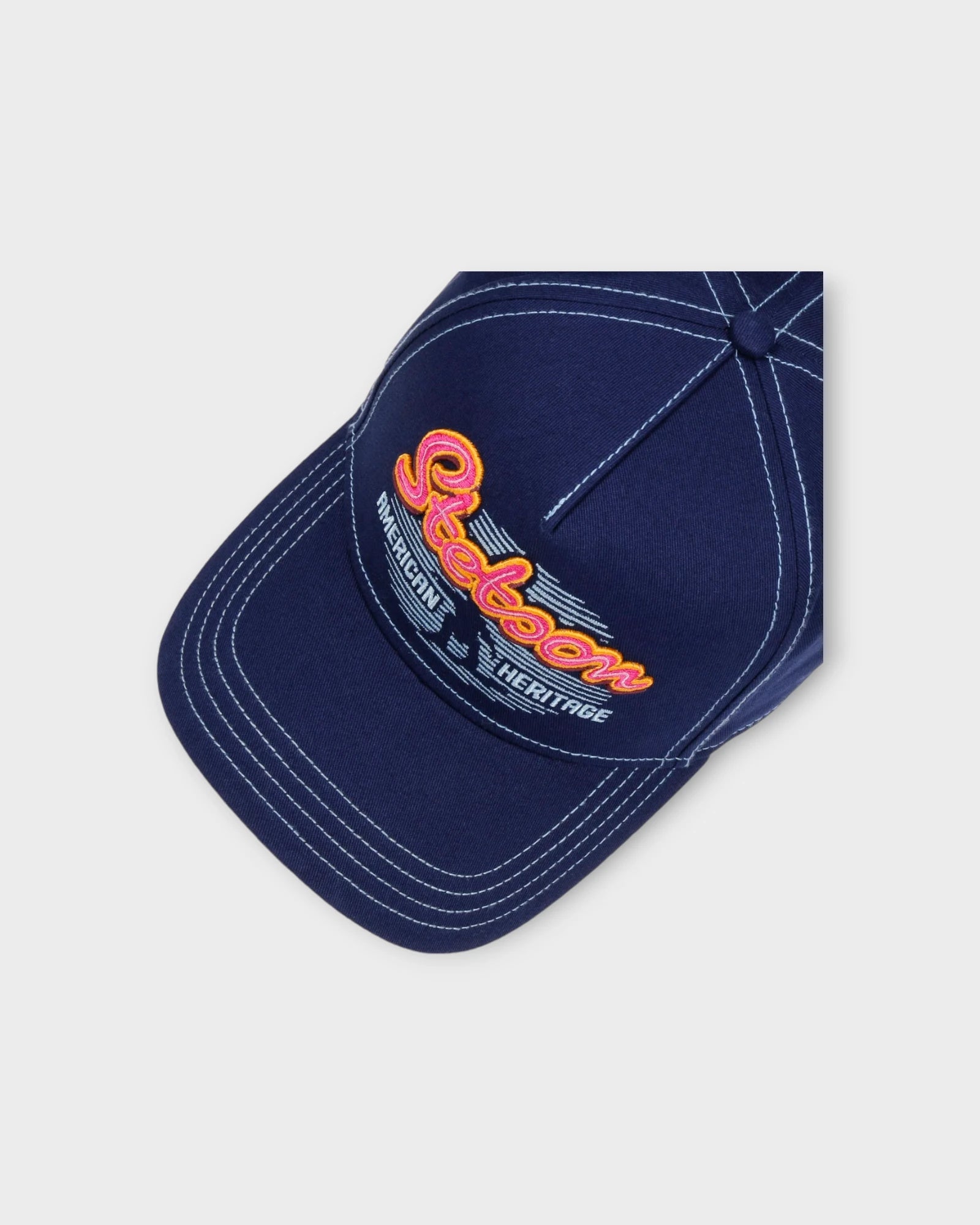 Trucker Cap Neon Wordmark Navy - Blå Stetson Trucker Cap til Mænd. Her set oppe fra.