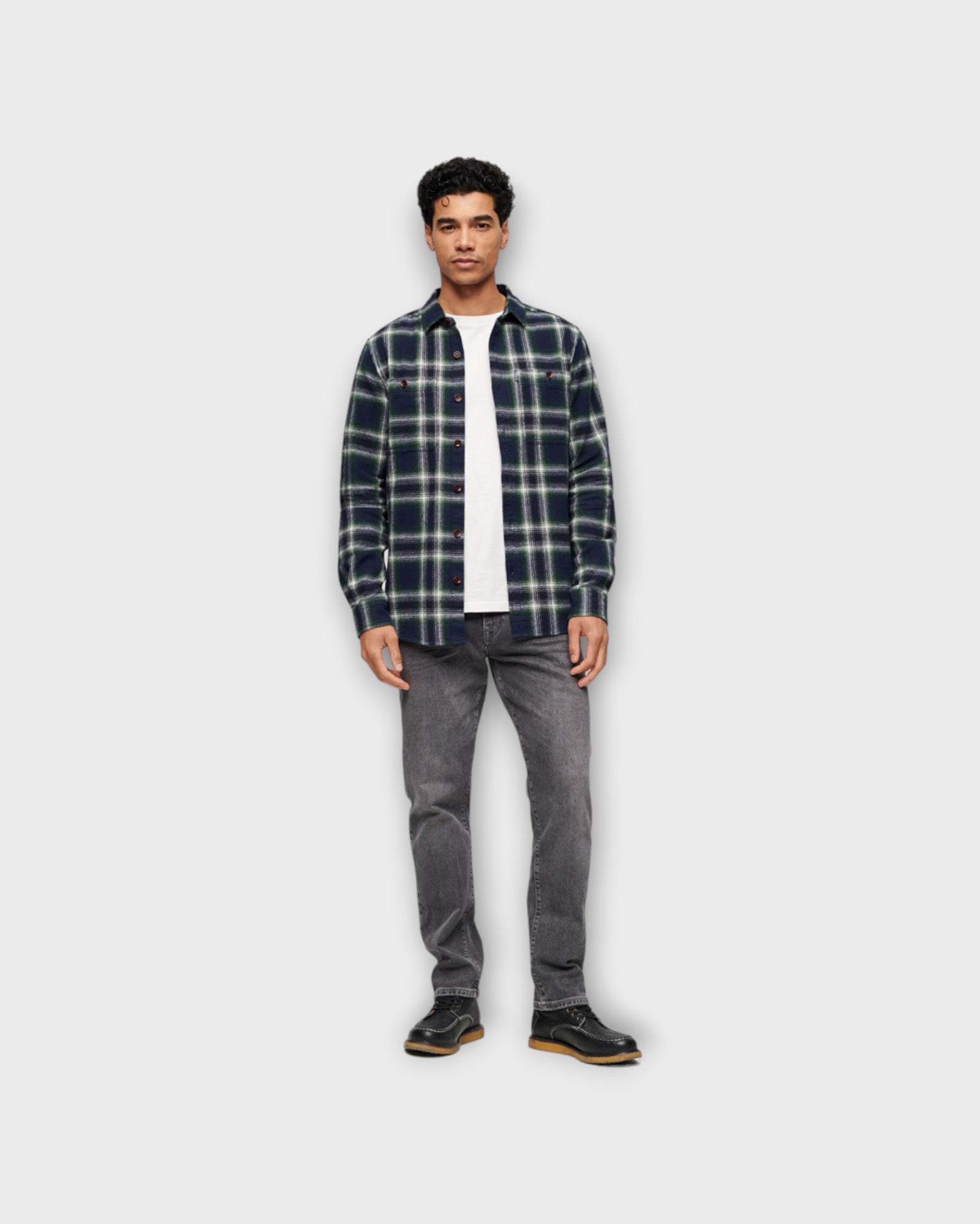 Superdry Vintage Check Overshirt Labrea Ombre Navy. Ternet overshirt til mænd. Her set på model forfra.