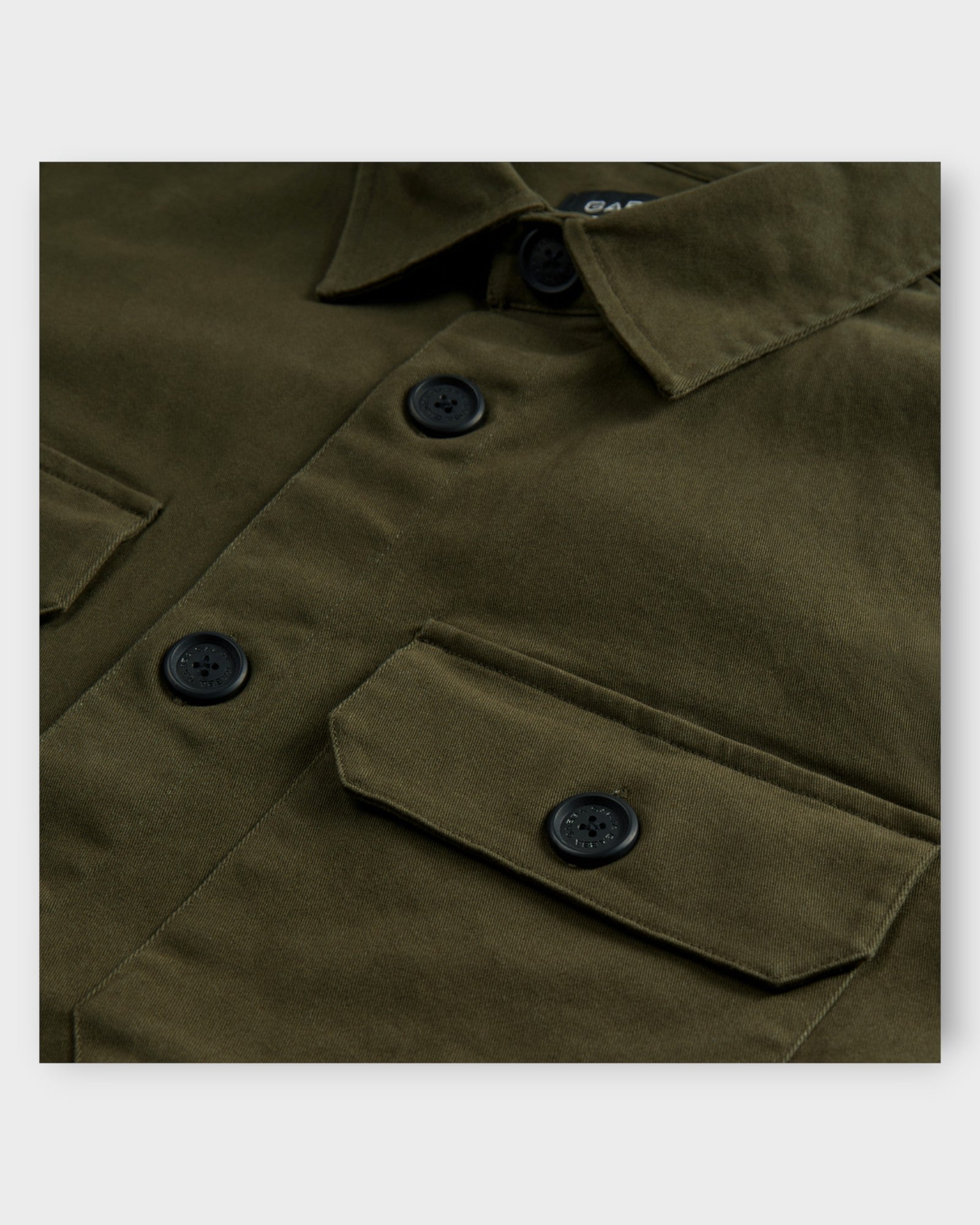 Topper LS Shirt Army, grøn herre Overshirt  fra Gabba. Her set i closeup.