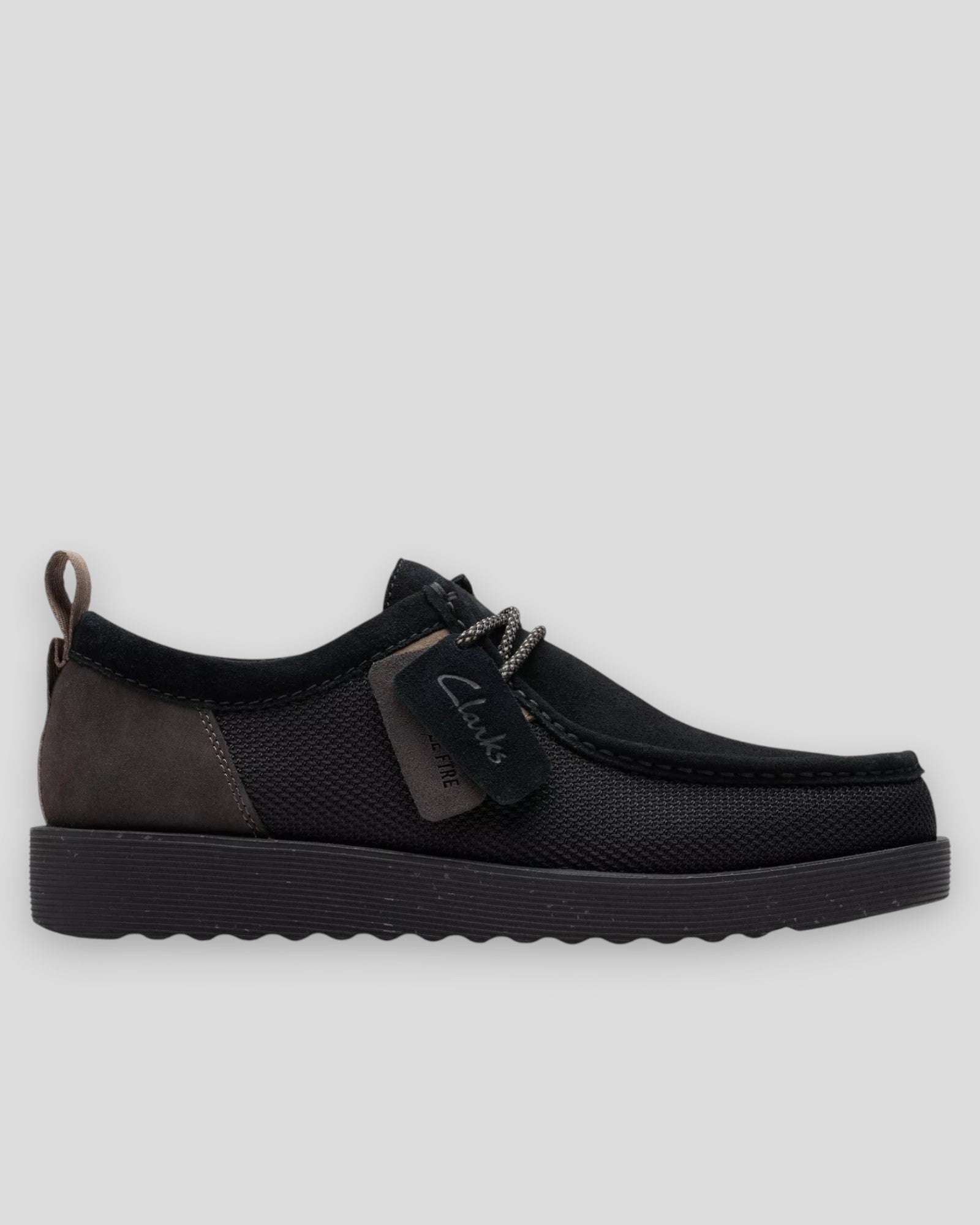 Stilfuld Clarks Wallabee FTR2Lo i Black Combi, perfekt til både hverdag og fest